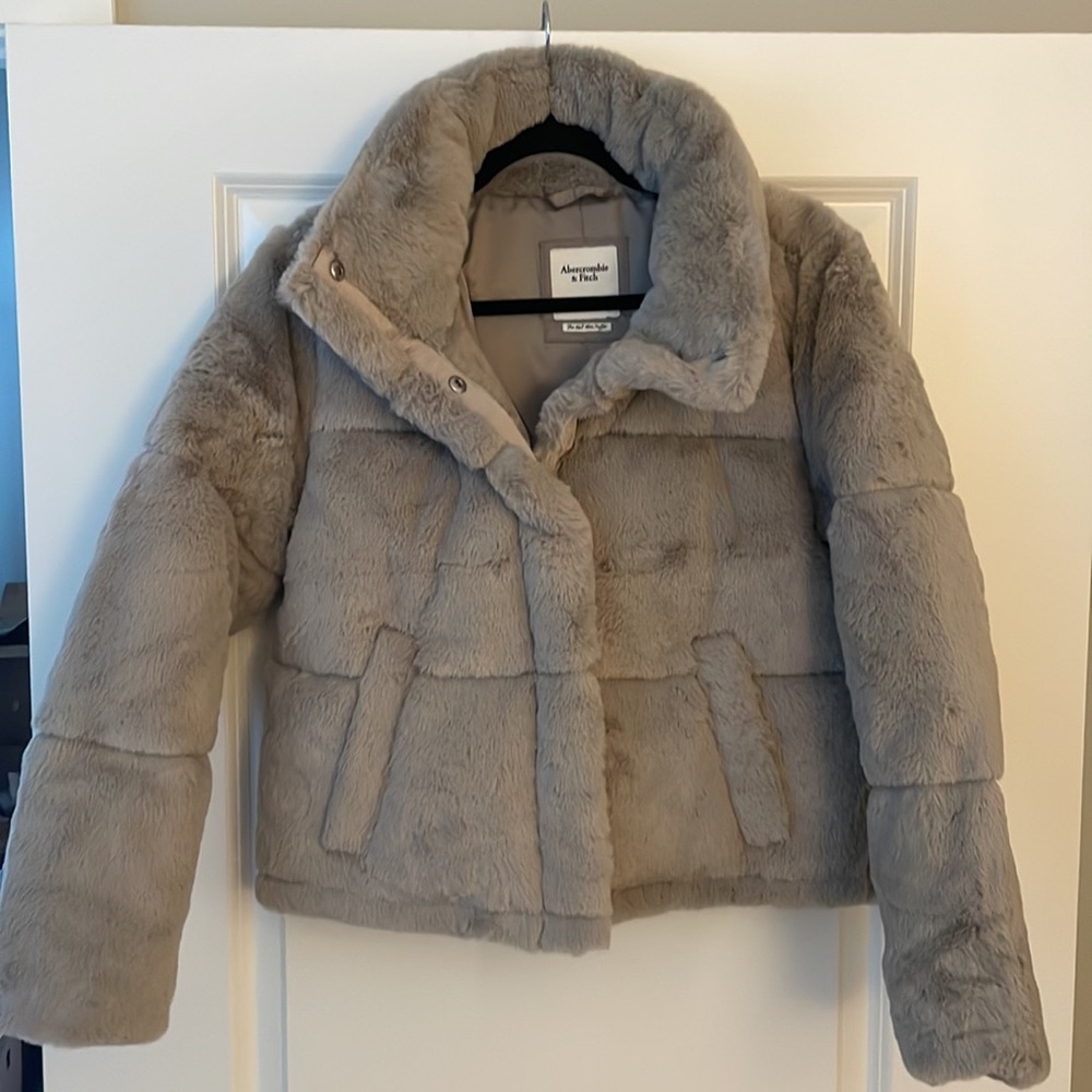 Abercrombie faux fur mini puffer NWT